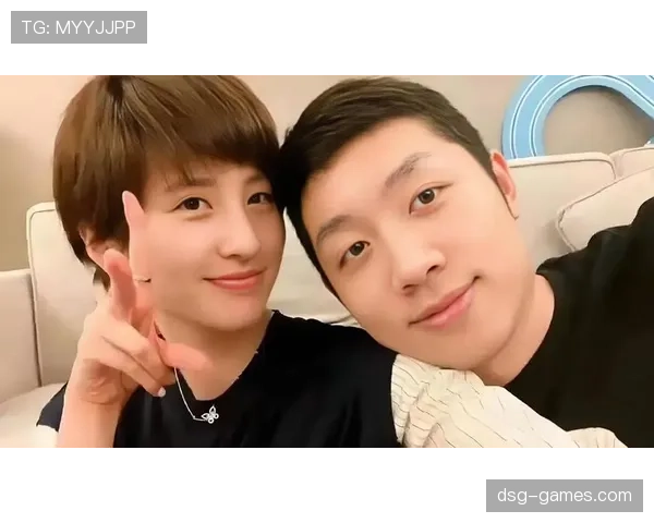 许昕赛场戏精附体，回家却穿着老T当省钱大爷，这反差笑死我